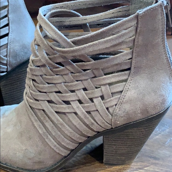 Heels - Picture 3 of 6